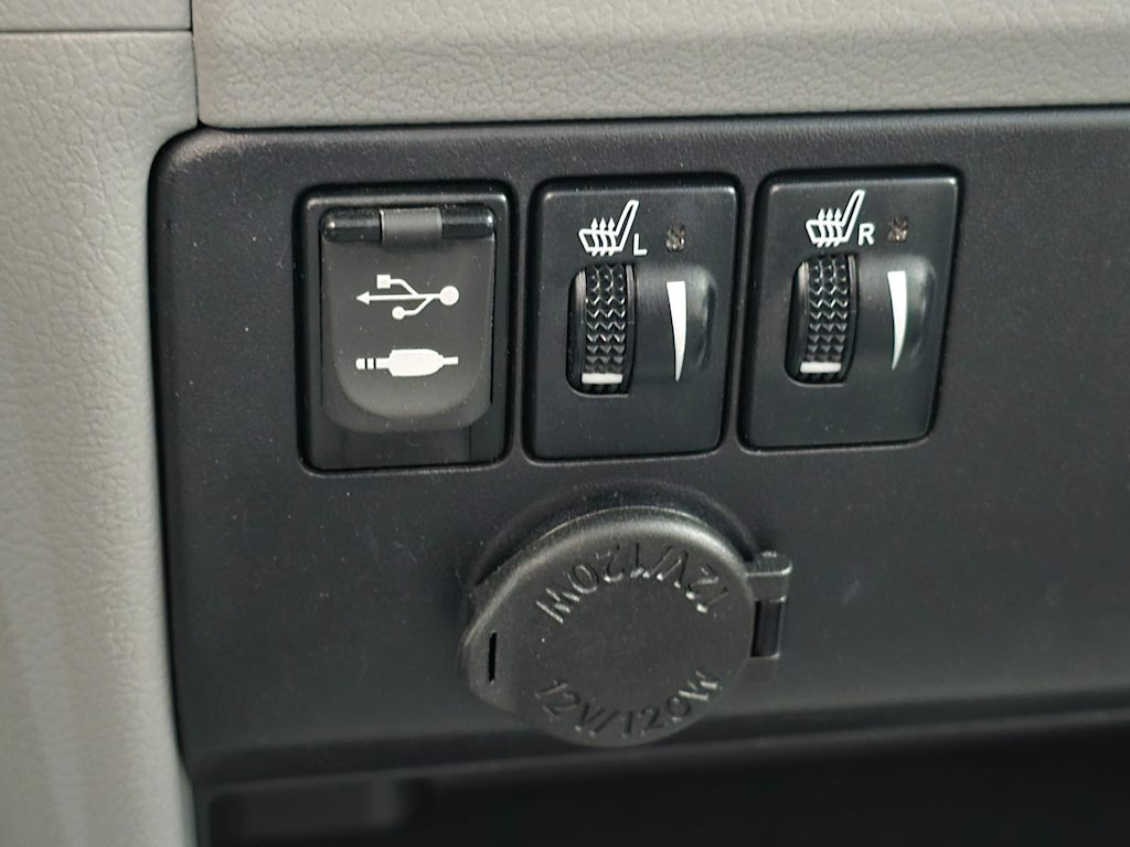 Thumbnail: 2017 Toyota Sienna - 24