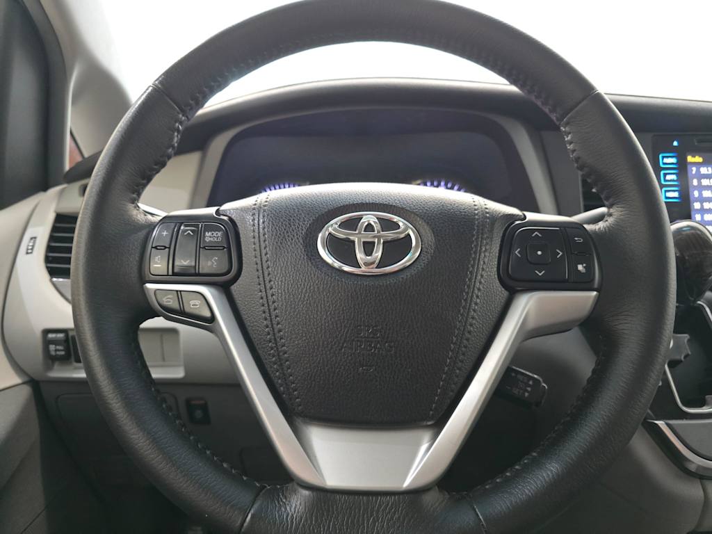 Thumbnail: 2017 Toyota Sienna - 14