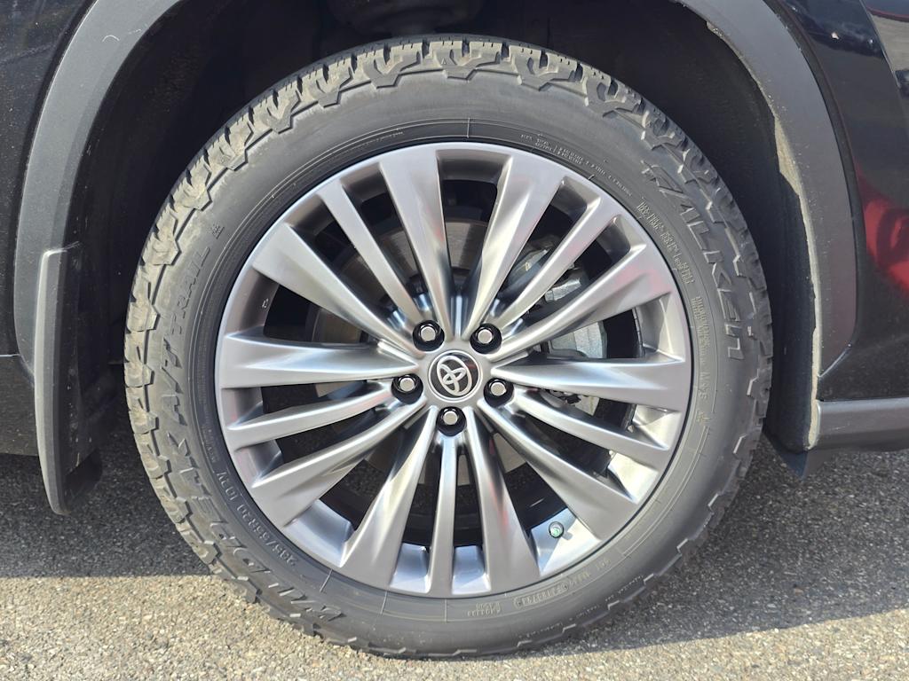 Thumbnail: 2021 Toyota Highlander - 4