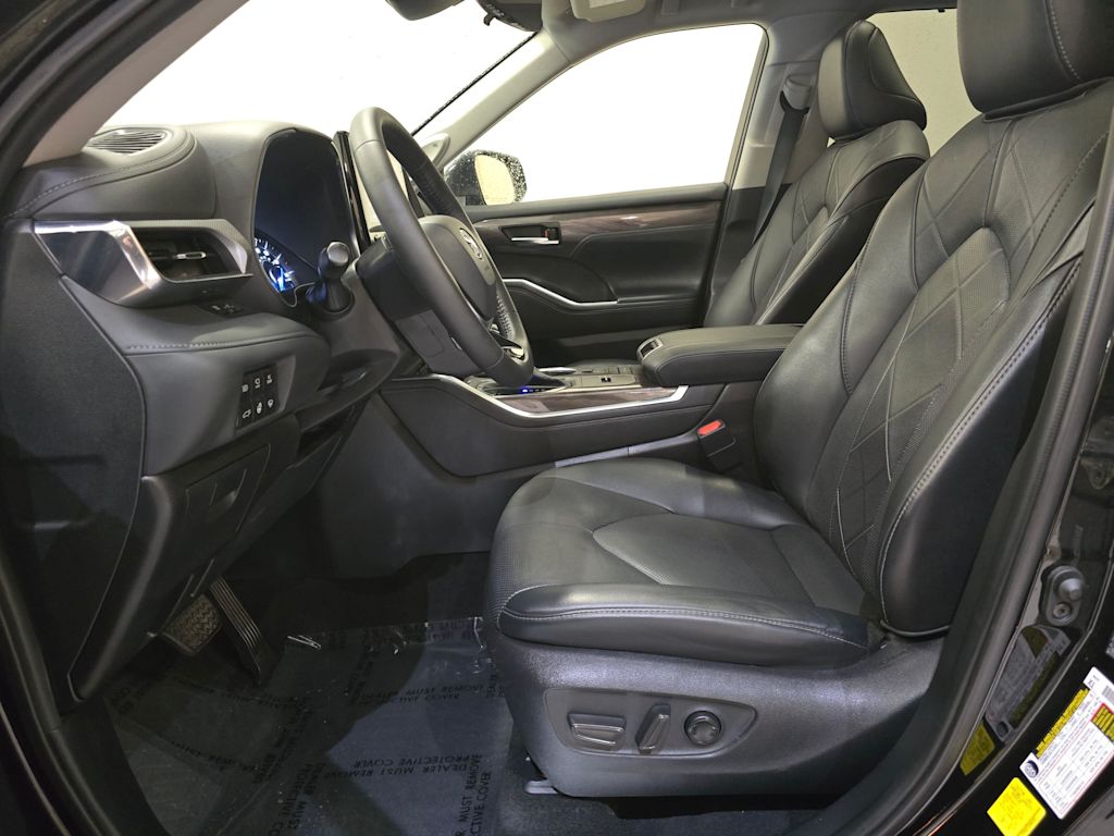 Thumbnail: 2021 Toyota Highlander - 11