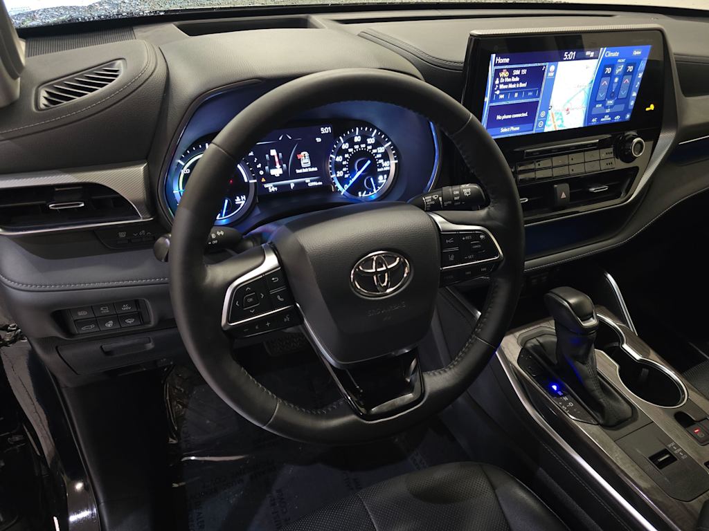 Thumbnail: 2021 Toyota Highlander - 2