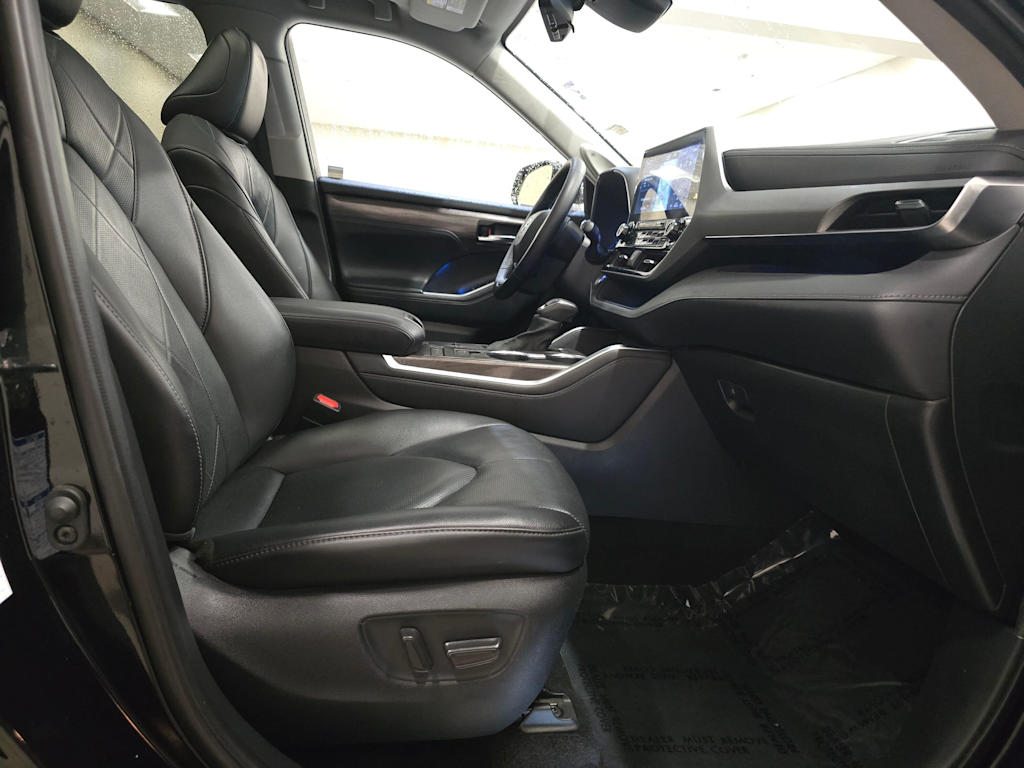 Thumbnail: 2021 Toyota Highlander - 12
