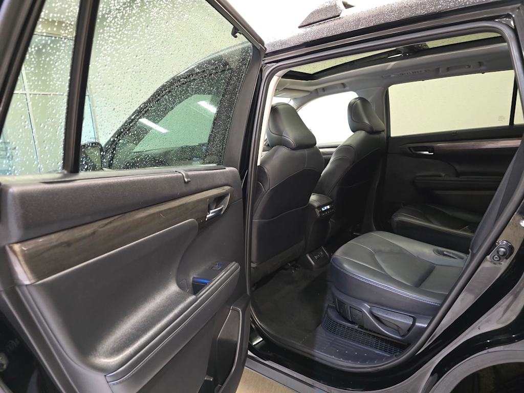 Thumbnail: 2021 Toyota Highlander - 30