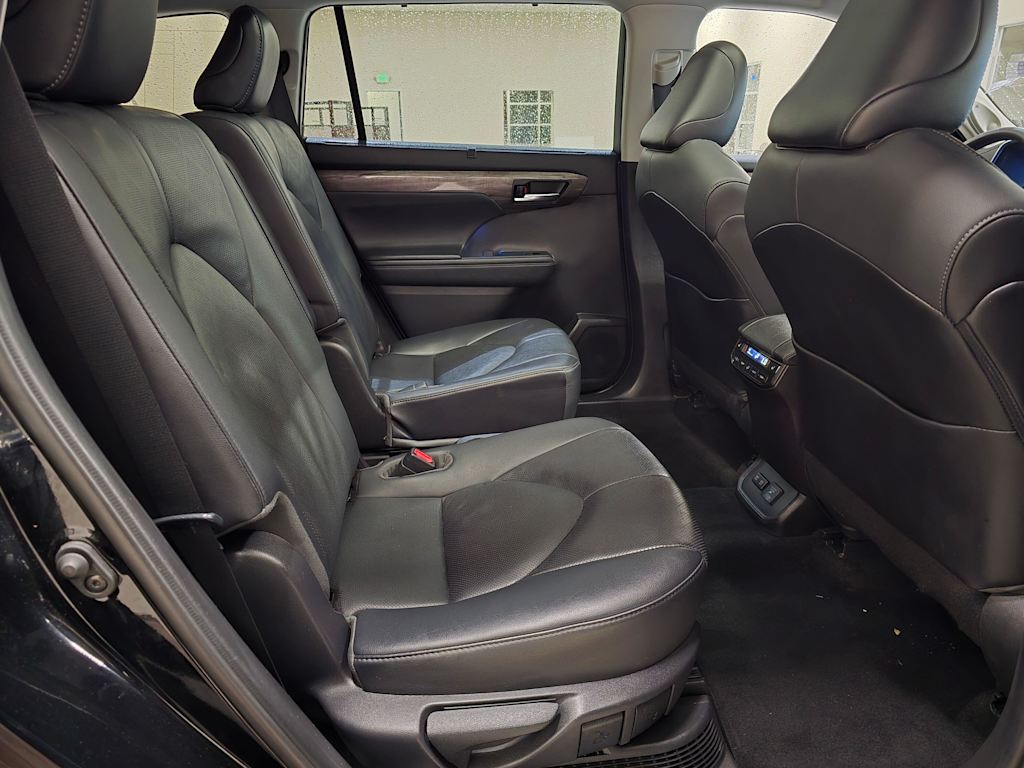 Thumbnail: 2021 Toyota Highlander - 32