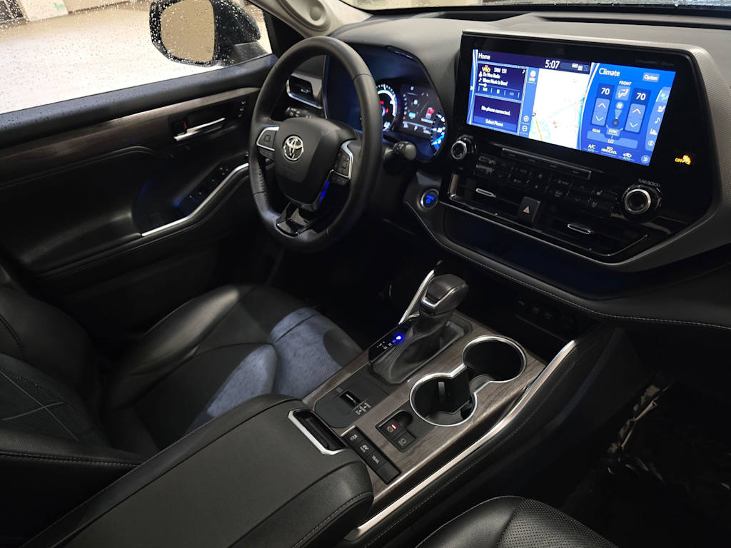 Thumbnail: 2021 Toyota Highlander - 15