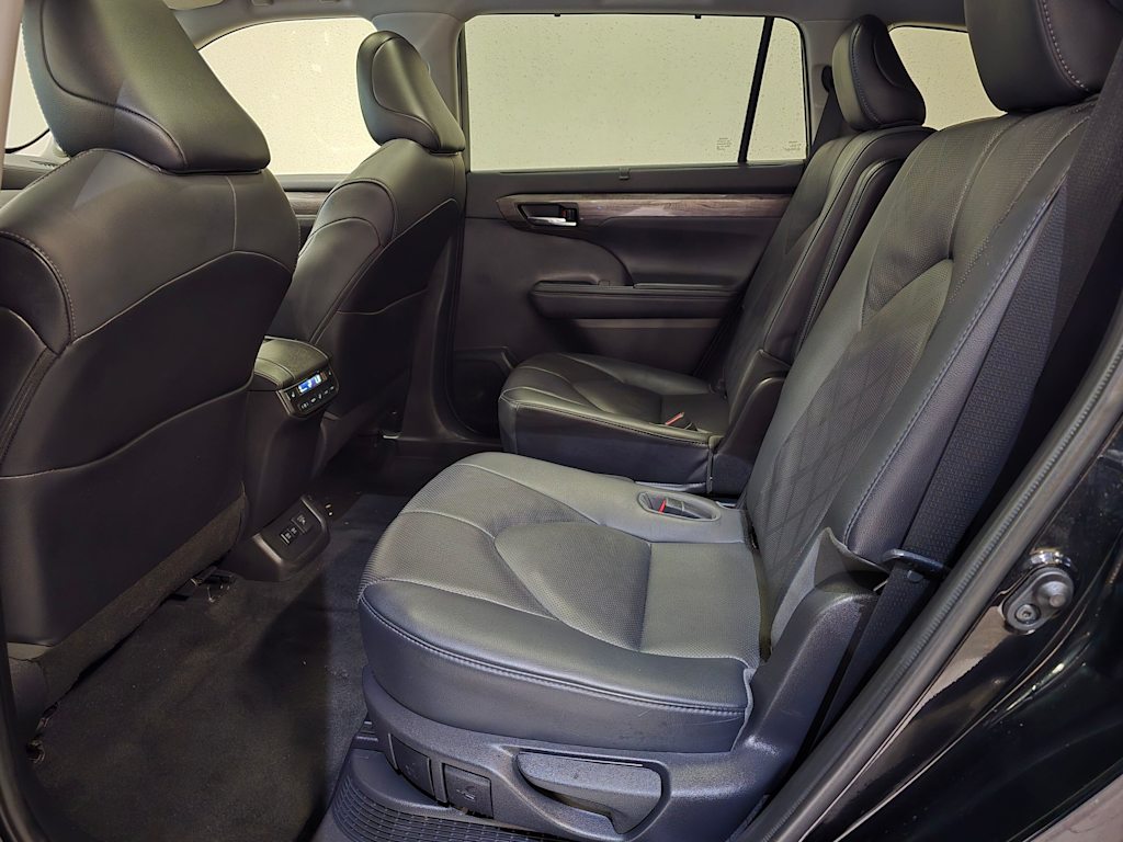 Thumbnail: 2021 Toyota Highlander - 13