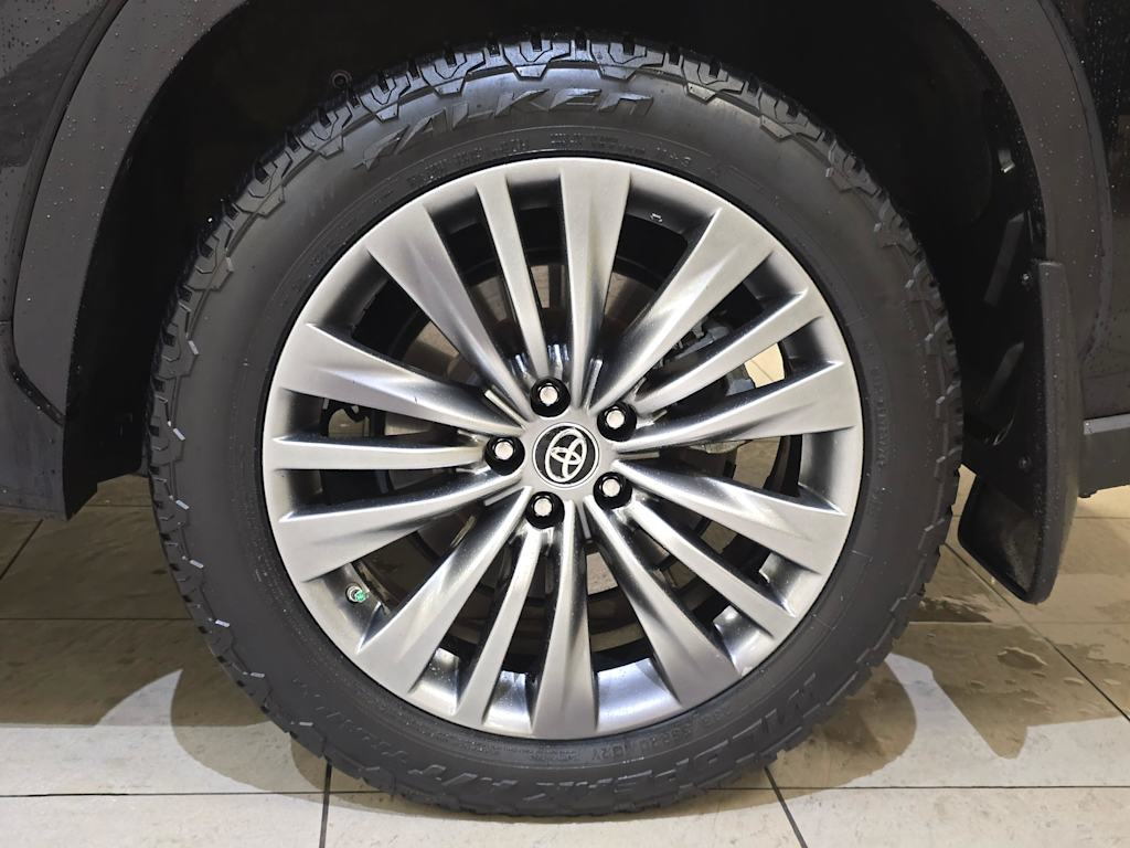 Thumbnail: 2021 Toyota Highlander - 8