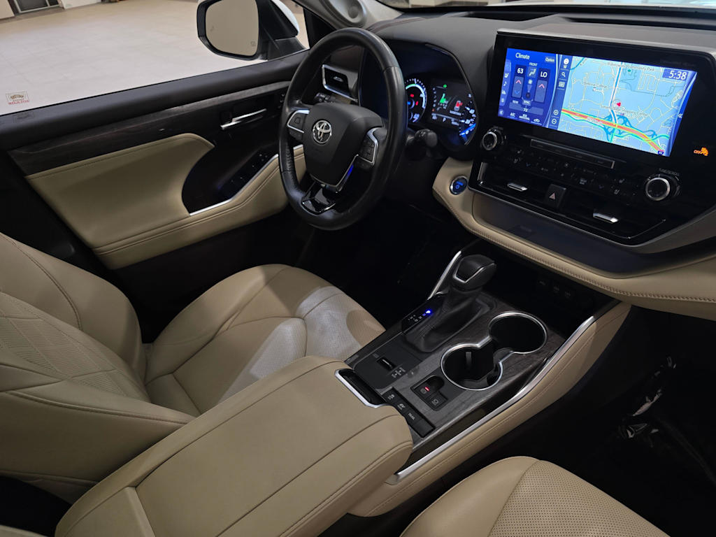 Thumbnail: 2020 Toyota Highlander - 32