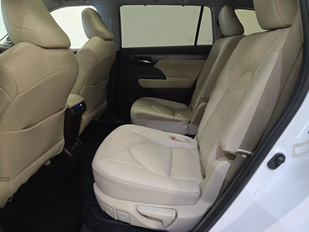 Thumbnail: 2020 Toyota Highlander - 12