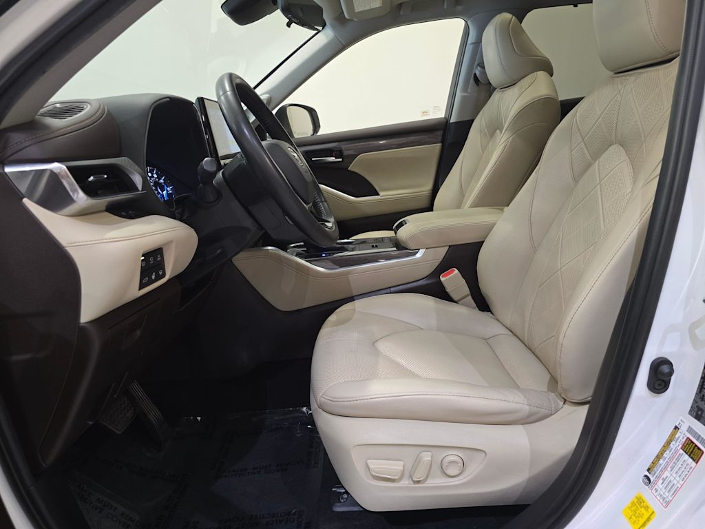 Thumbnail: 2020 Toyota Highlander - 10