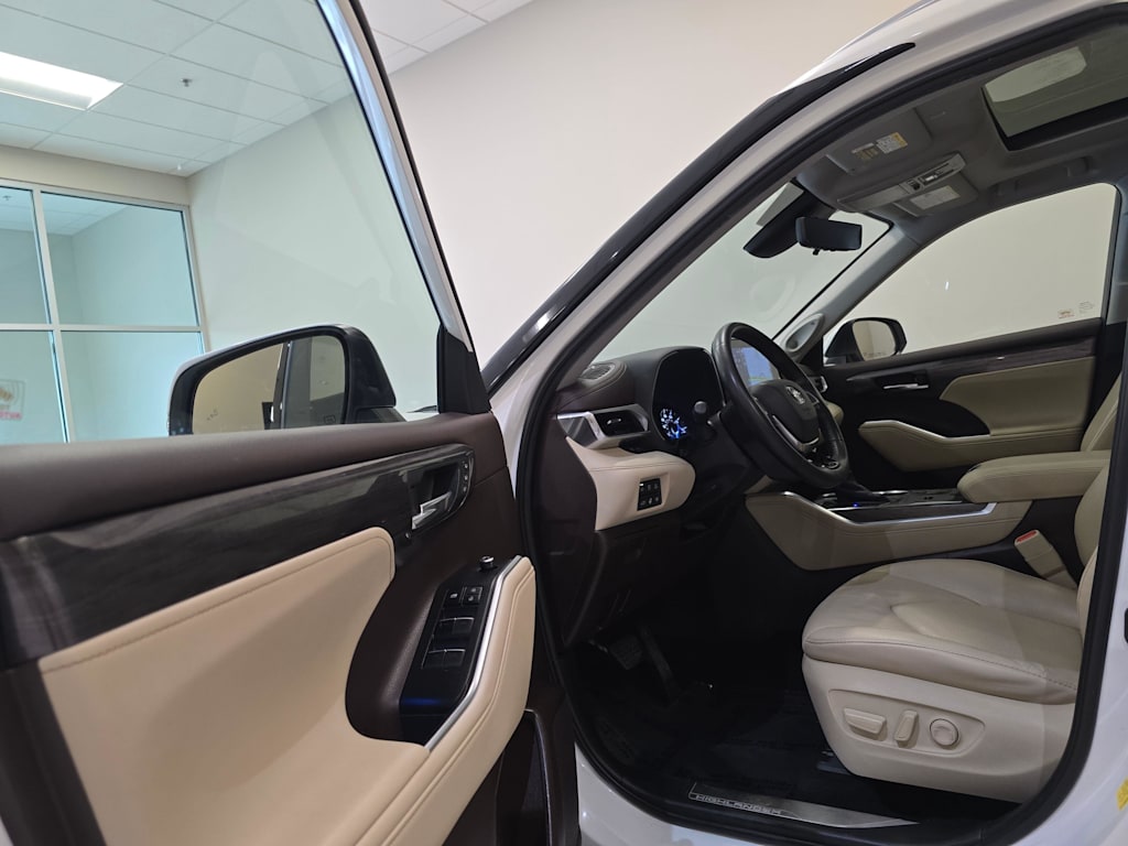 Thumbnail: 2020 Toyota Highlander - 14