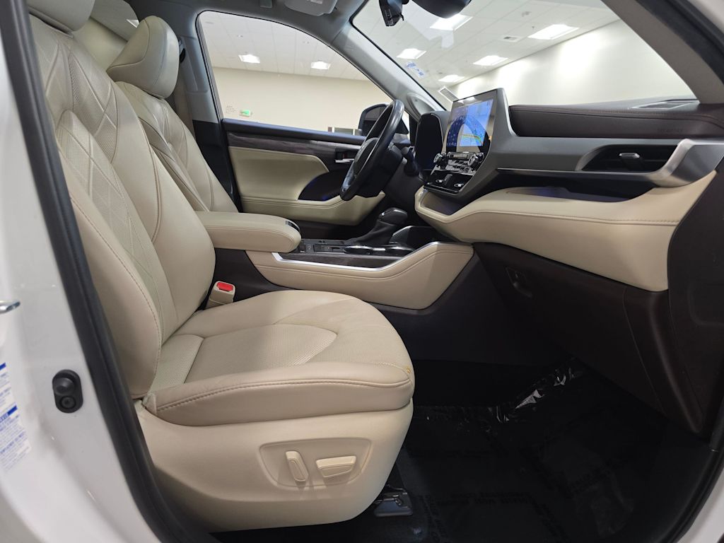 Thumbnail: 2020 Toyota Highlander - 11