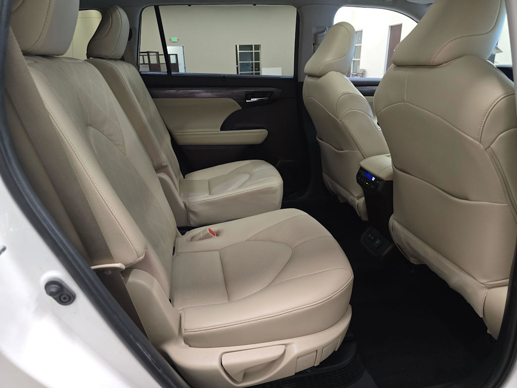 Thumbnail: 2020 Toyota Highlander - 29