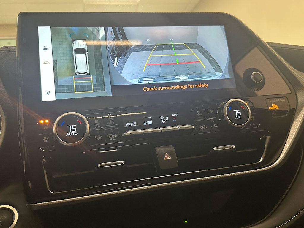 Thumbnail: 2025 Toyota Highlander - 16