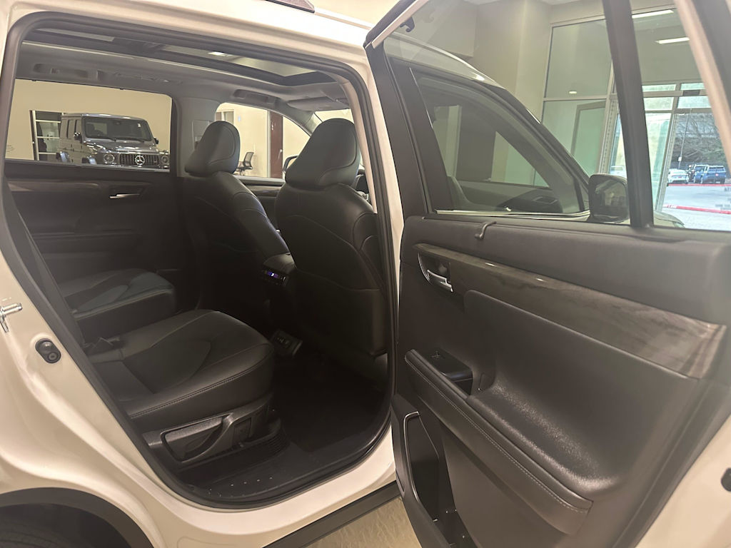 Thumbnail: 2025 Toyota Highlander - 31