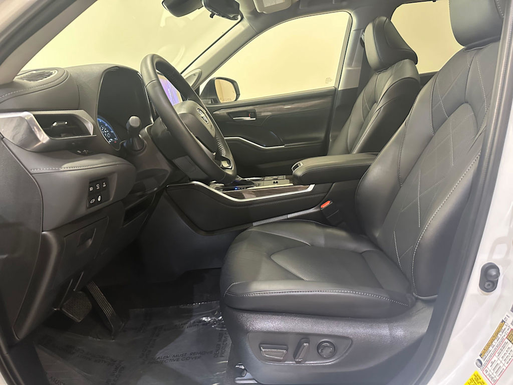 Thumbnail: 2025 Toyota Highlander - 11