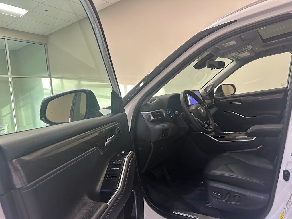 Thumbnail: 2025 Toyota Highlander - 15