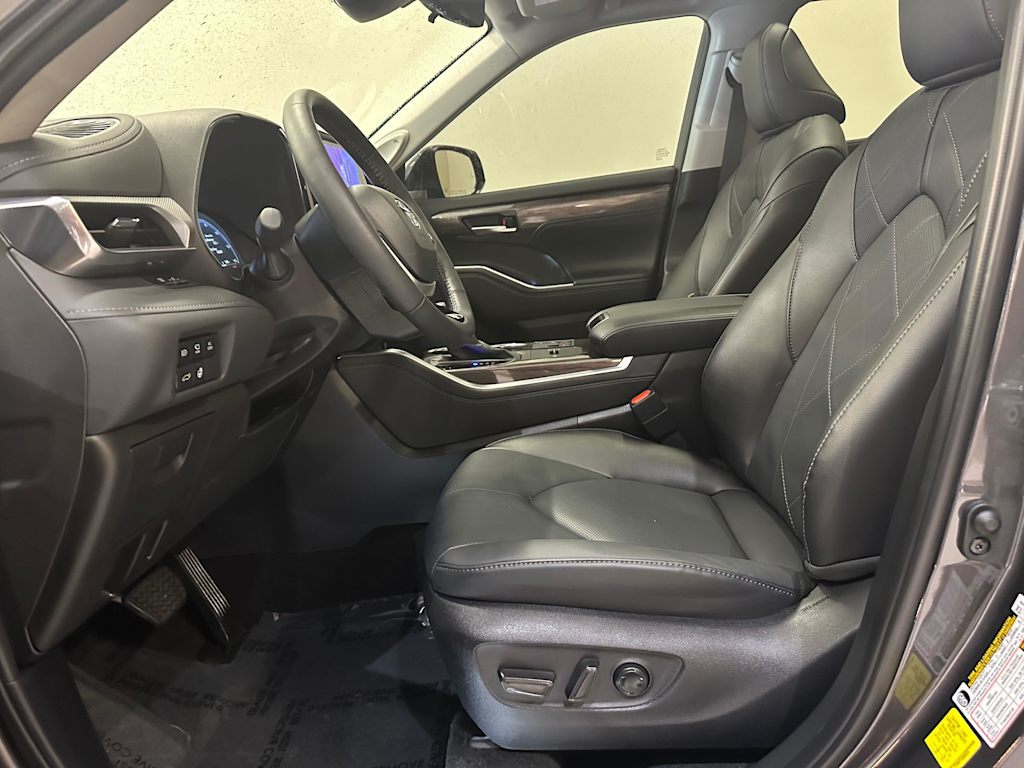 Thumbnail: 2025 Toyota Highlander - 11