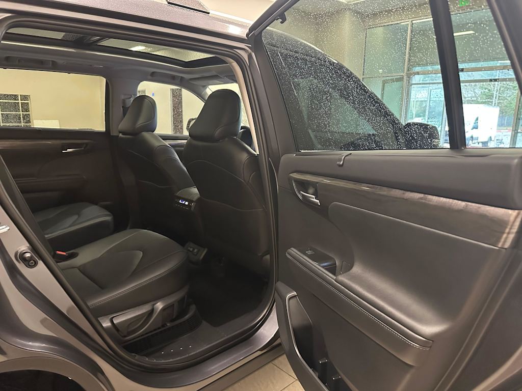 Thumbnail: 2025 Toyota Highlander - 32