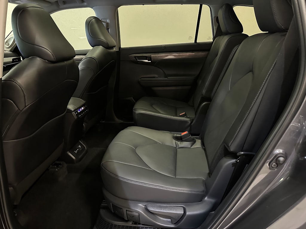 Thumbnail: 2025 Toyota Highlander - 13