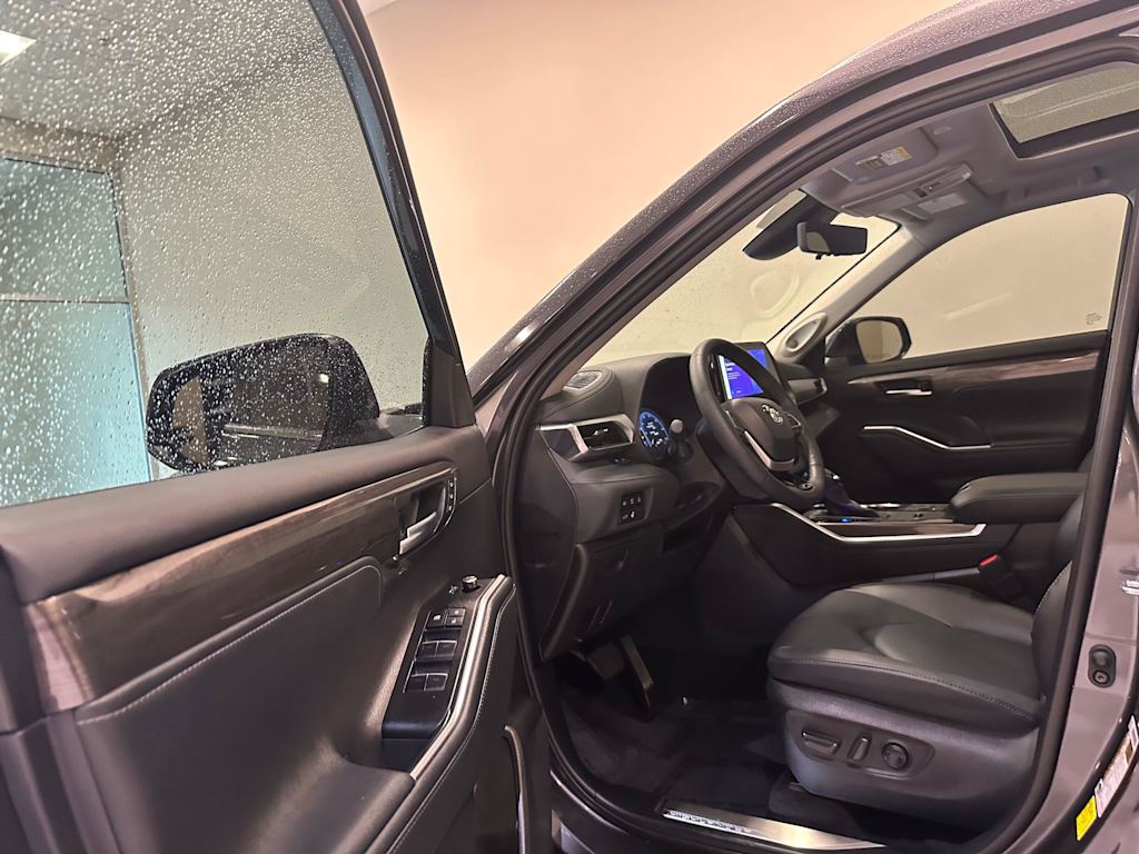 Thumbnail: 2025 Toyota Highlander - 15