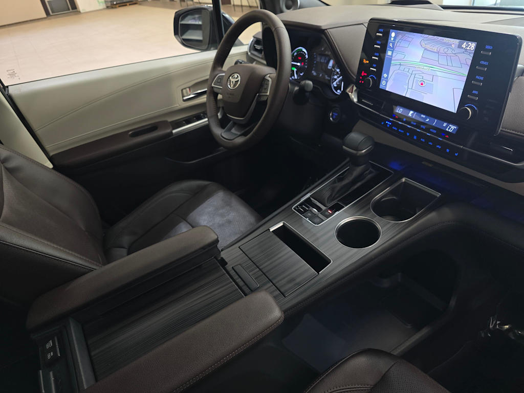 Thumbnail: 2021 Toyota Sienna - 15