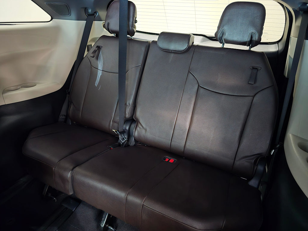 Thumbnail: 2021 Toyota Sienna - 30