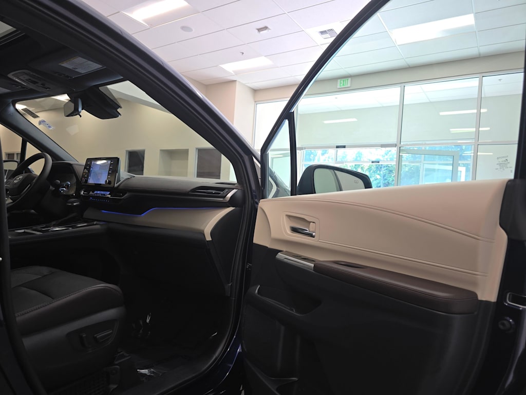 Thumbnail: 2021 Toyota Sienna - 33