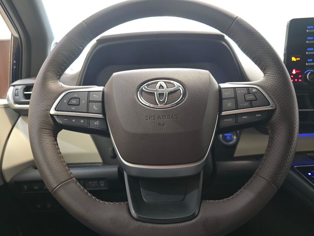 Thumbnail: 2021 Toyota Sienna - 14
