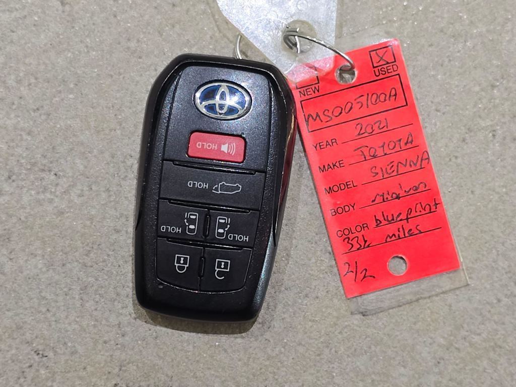 Thumbnail: 2021 Toyota Sienna - 20