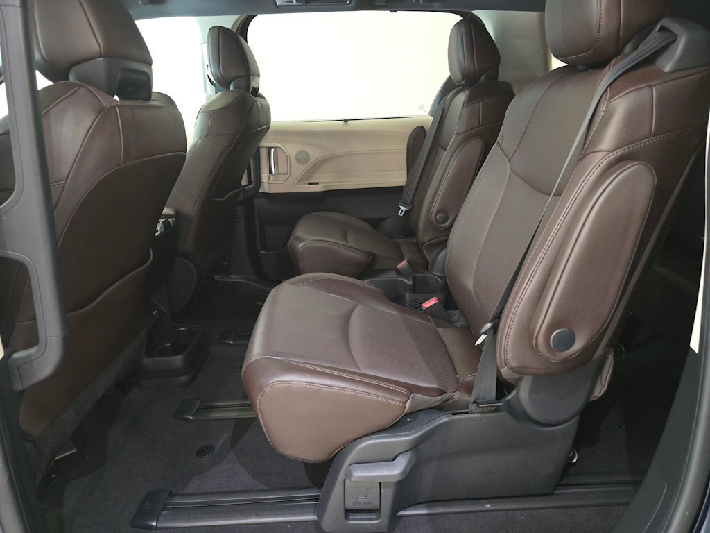 Thumbnail: 2021 Toyota Sienna - 13