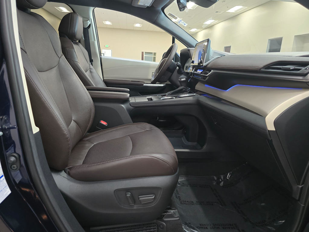Thumbnail: 2021 Toyota Sienna - 32