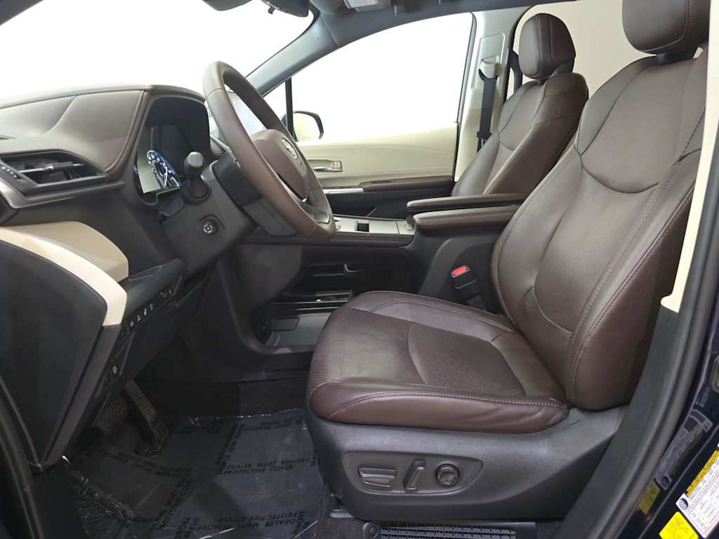 Thumbnail: 2021 Toyota Sienna - 11