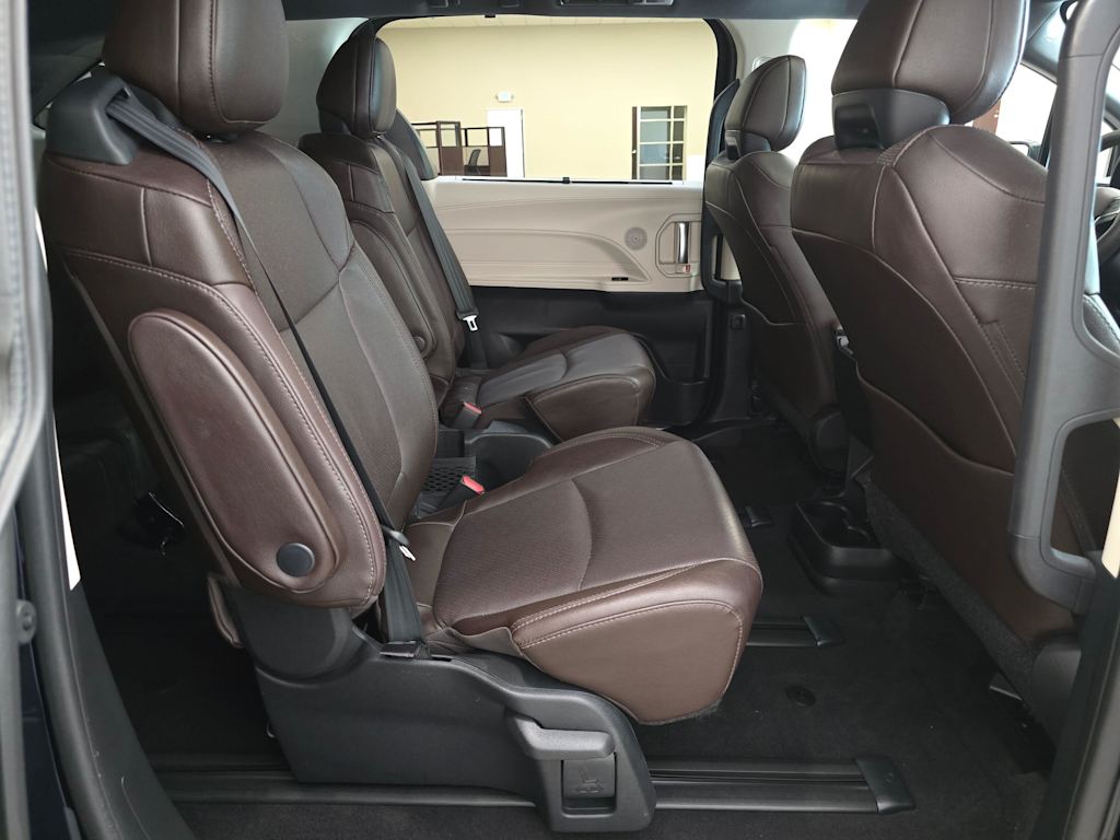 Thumbnail: 2021 Toyota Sienna - 31