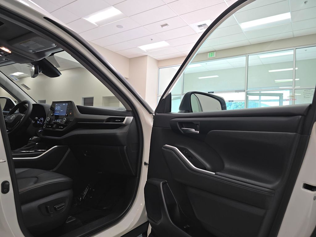 Thumbnail: 2020 Toyota Highlander - 30