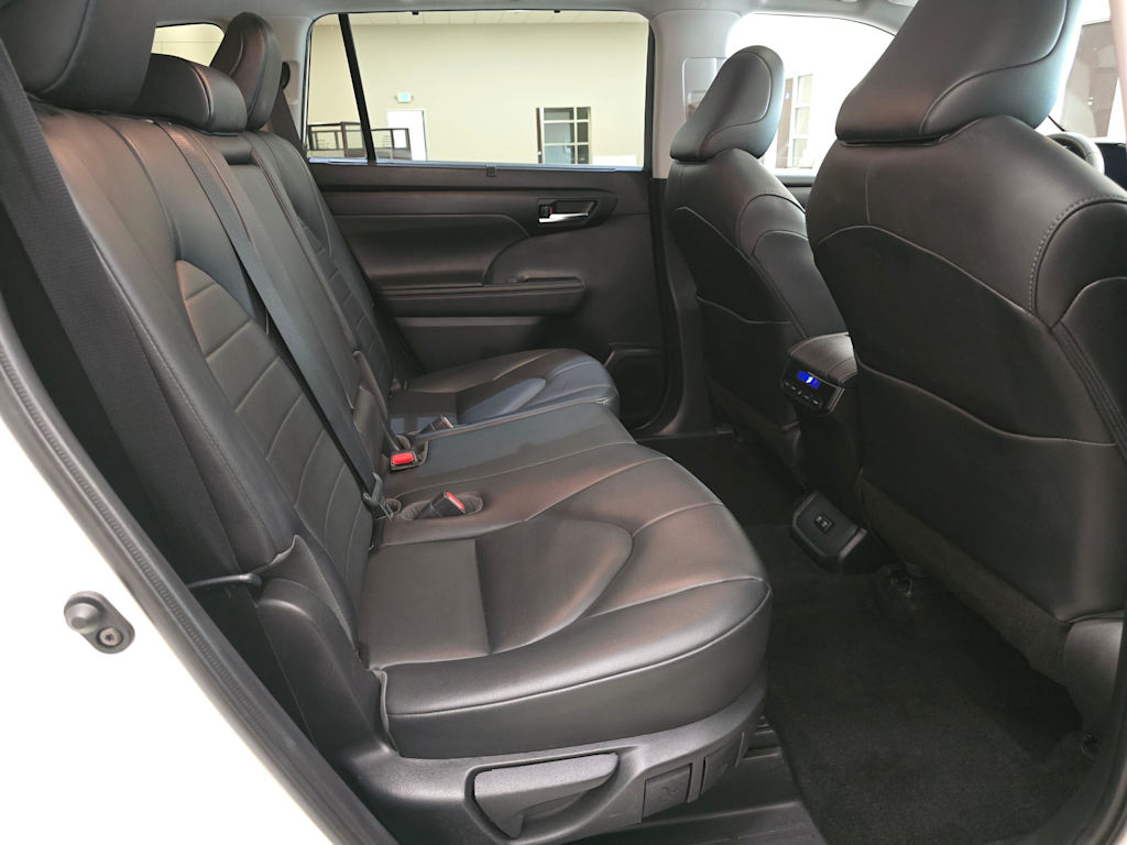 Thumbnail: 2020 Toyota Highlander - 28