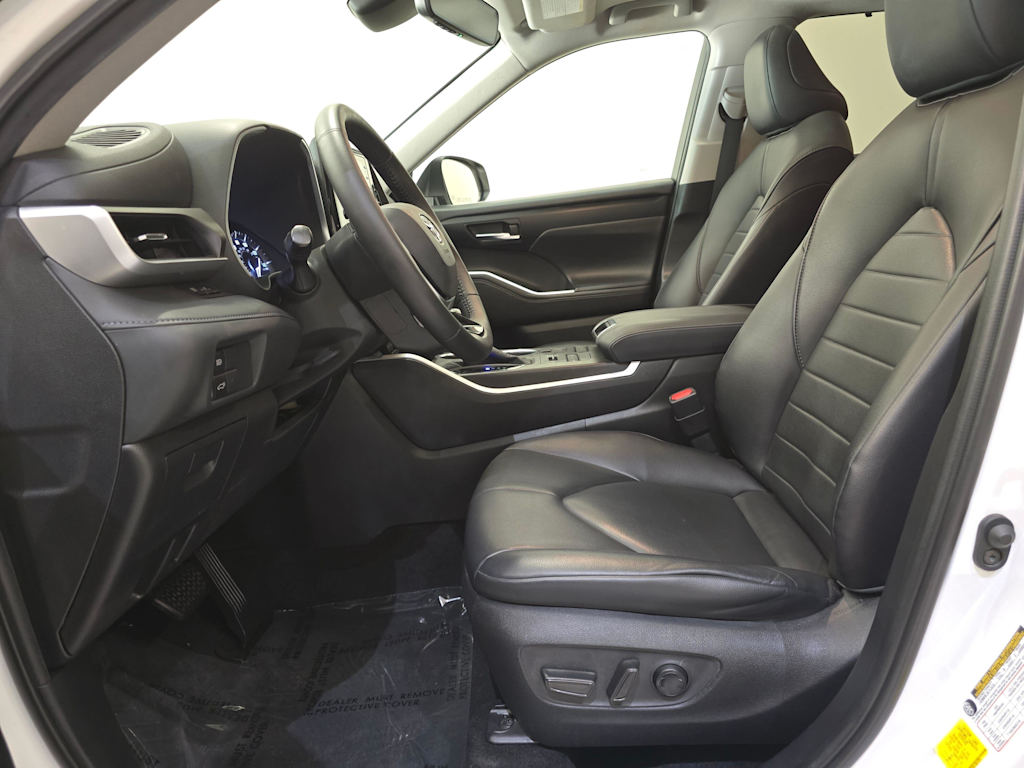 Thumbnail: 2020 Toyota Highlander - 11