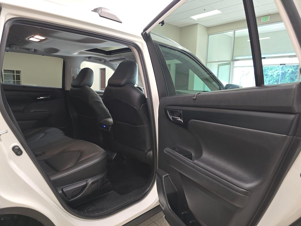 Thumbnail: 2020 Toyota Highlander - 29