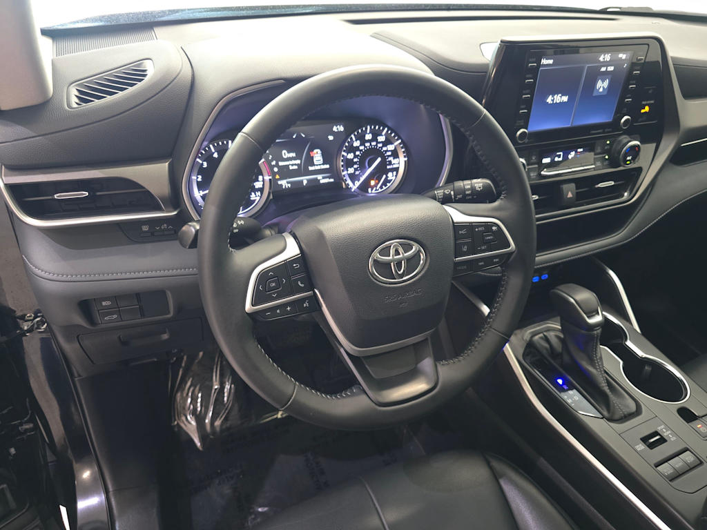 Thumbnail: 2022 Toyota Highlander - 2