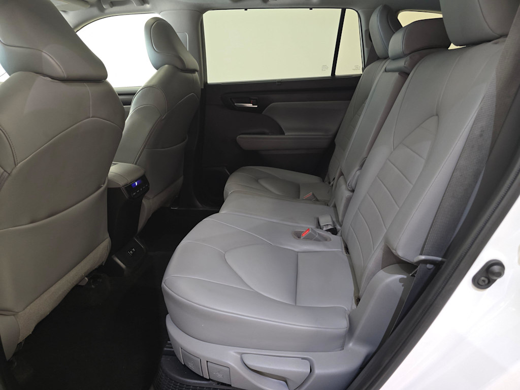 Thumbnail: 2020 Toyota Highlander - 12