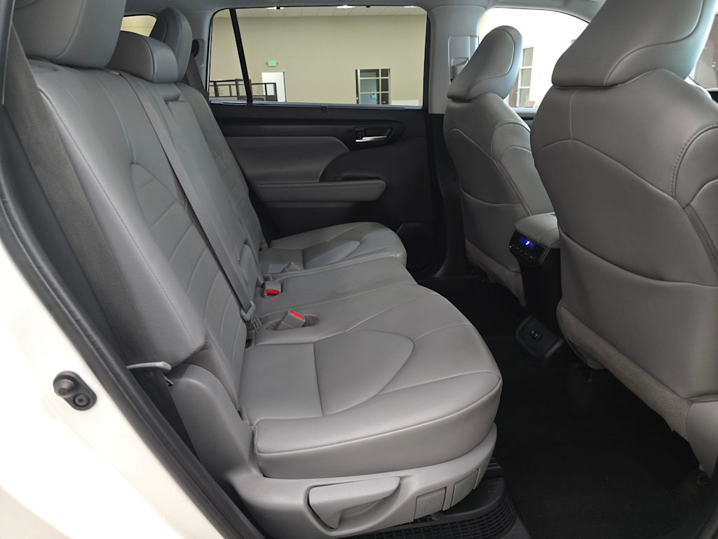 Thumbnail: 2020 Toyota Highlander - 29