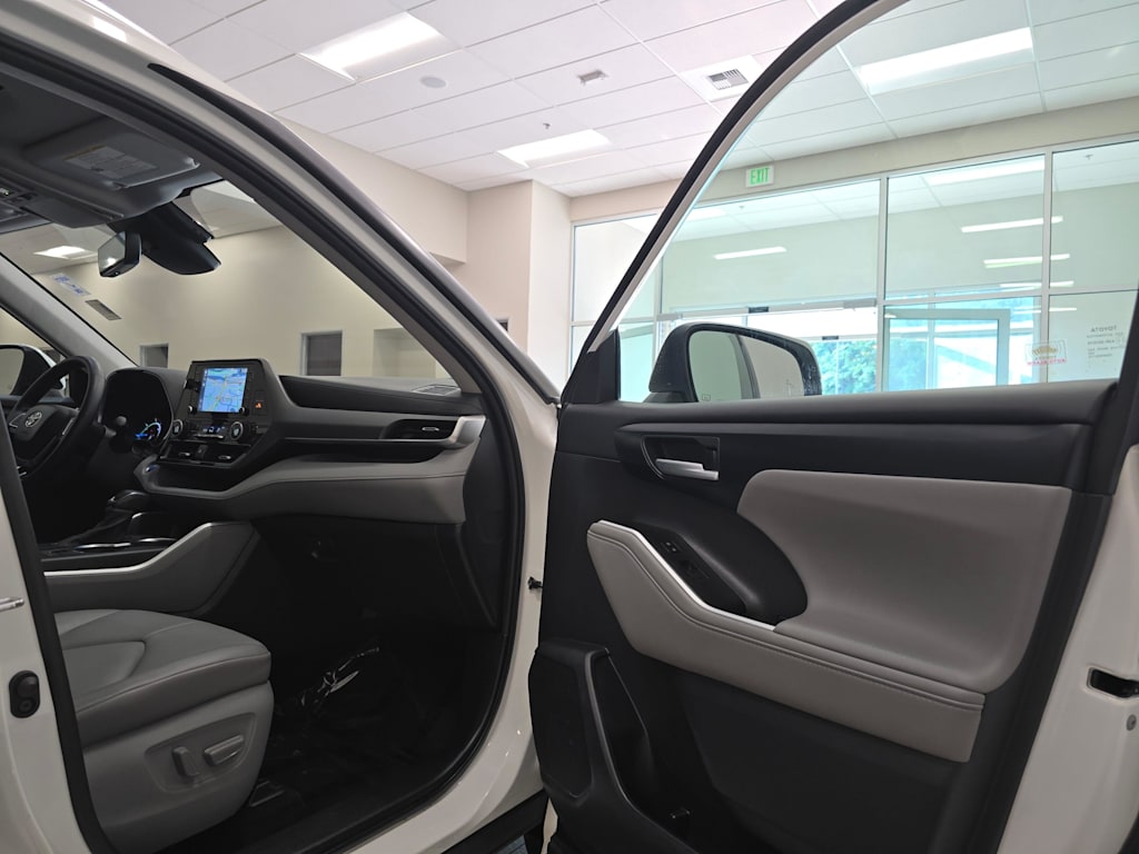 Thumbnail: 2020 Toyota Highlander - 31