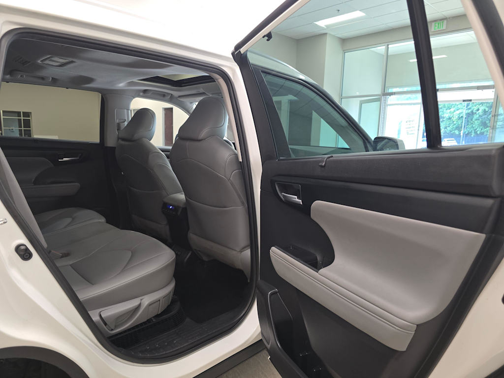 Thumbnail: 2020 Toyota Highlander - 30