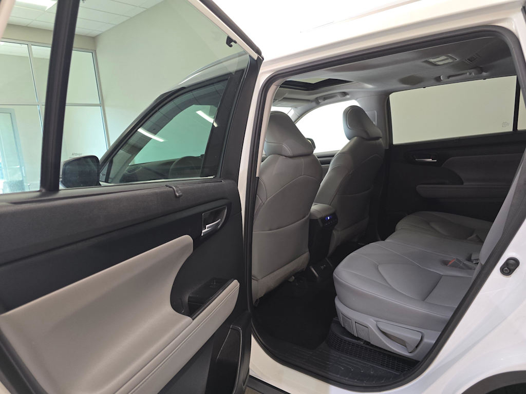 Thumbnail: 2020 Toyota Highlander - 27