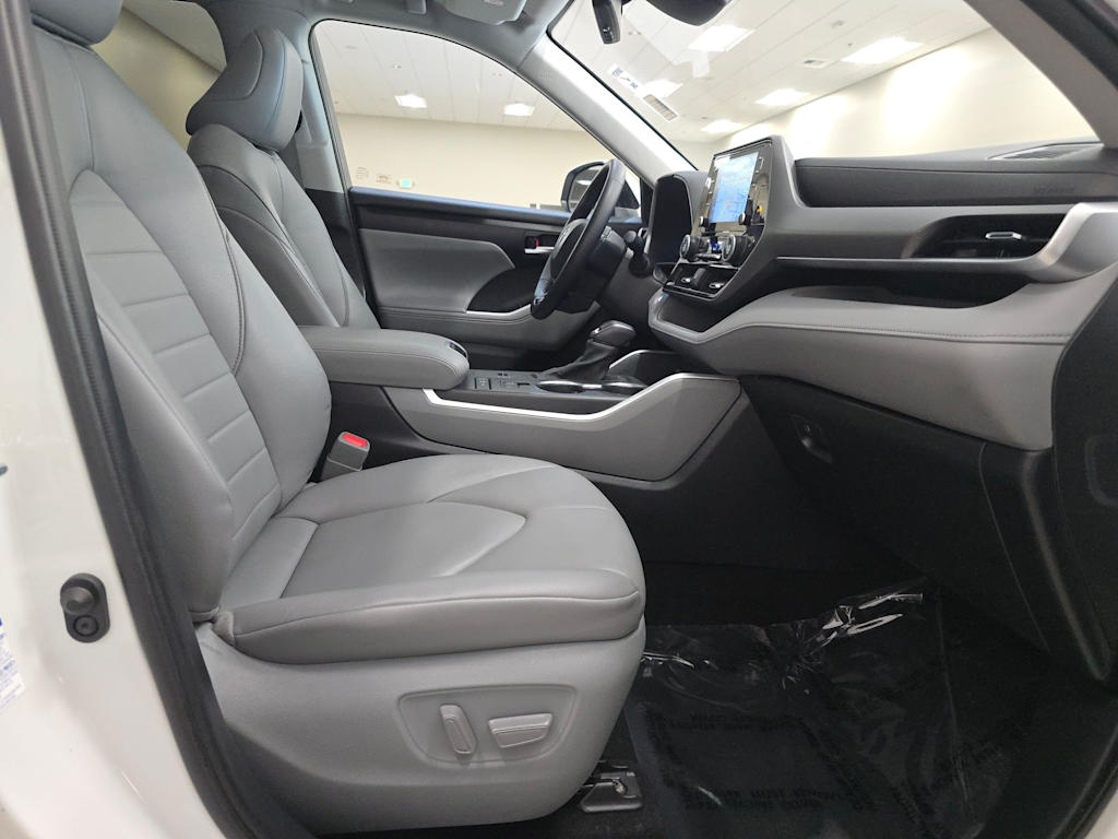 Thumbnail: 2020 Toyota Highlander - 11