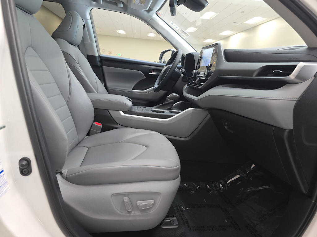 Thumbnail: 2020 Toyota Highlander - 11