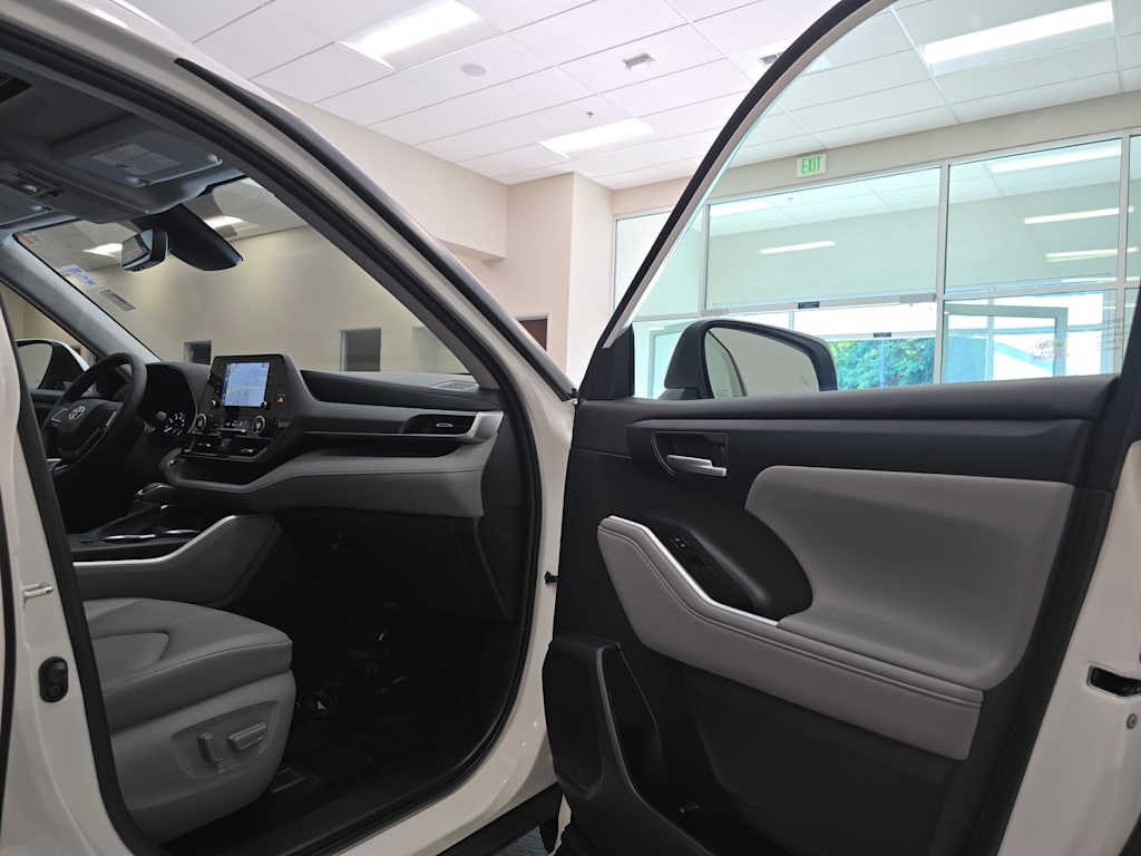 Thumbnail: 2020 Toyota Highlander - 31