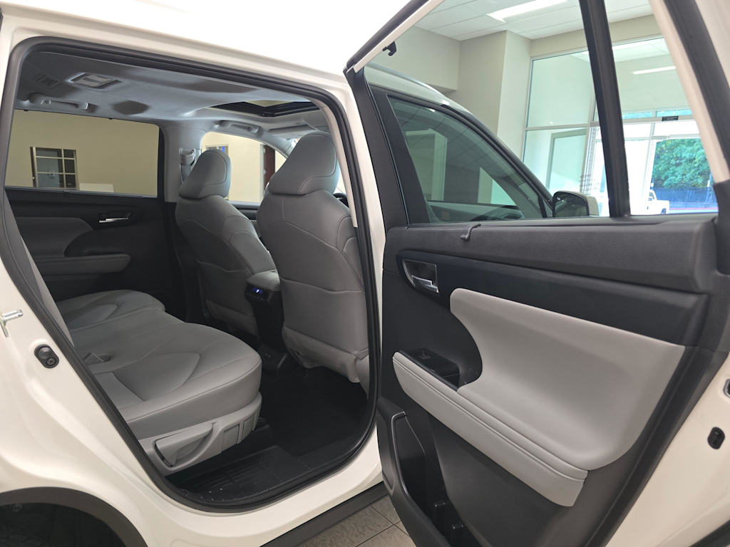 Thumbnail: 2020 Toyota Highlander - 30