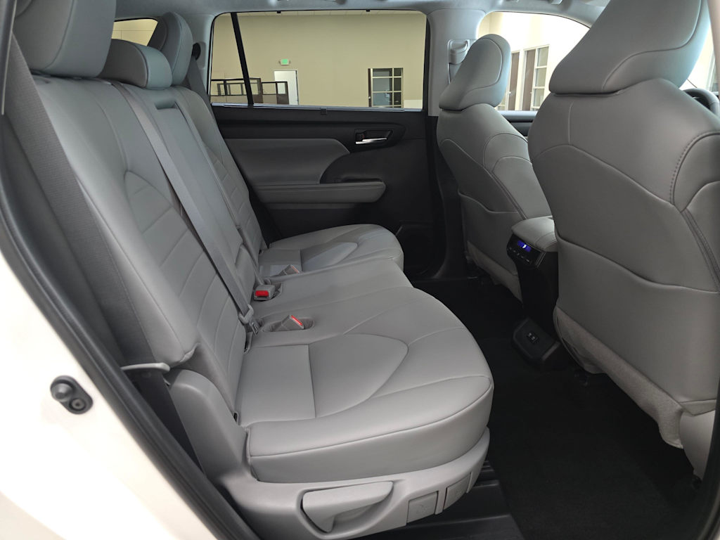 Thumbnail: 2020 Toyota Highlander - 29