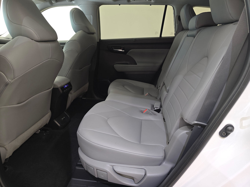 Thumbnail: 2020 Toyota Highlander - 12